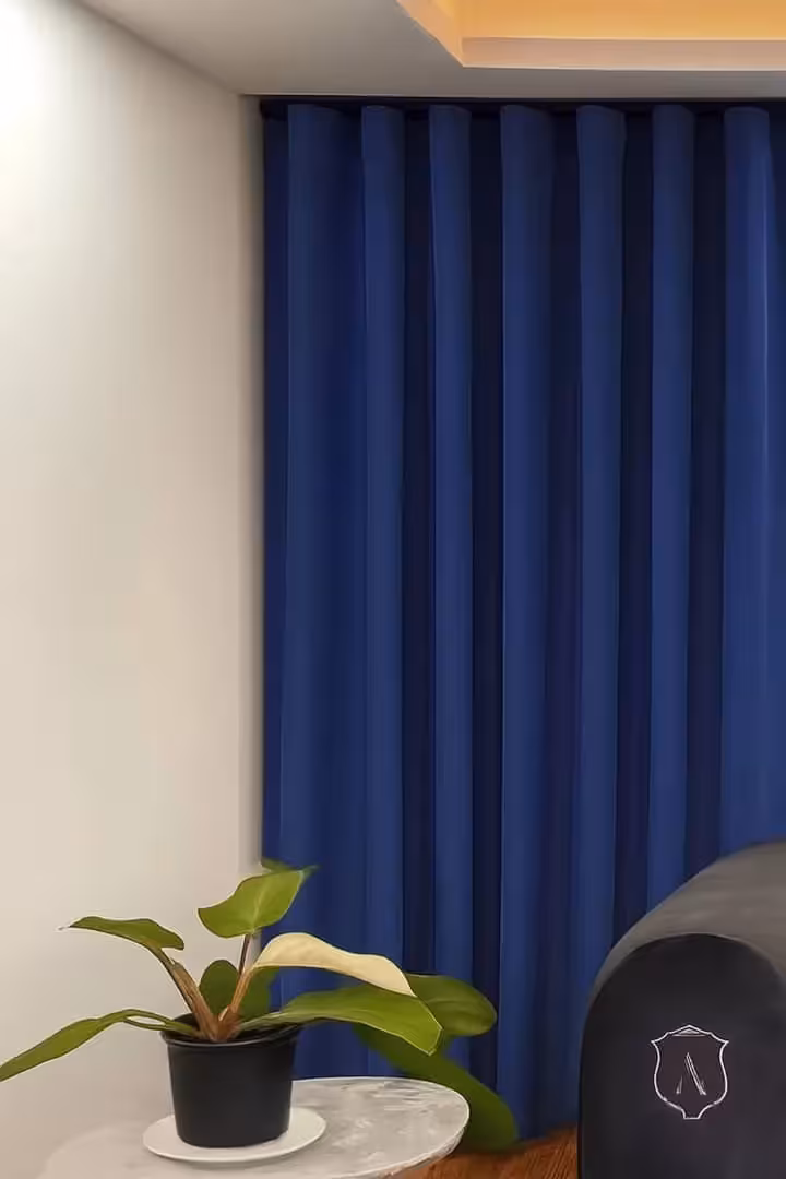 پرده مینیمال مخمل ساده آبی درباری کد 23