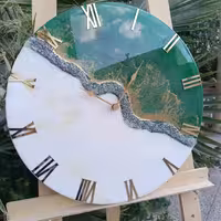 ساعت دیواری رزینی سبز سفید قطر60