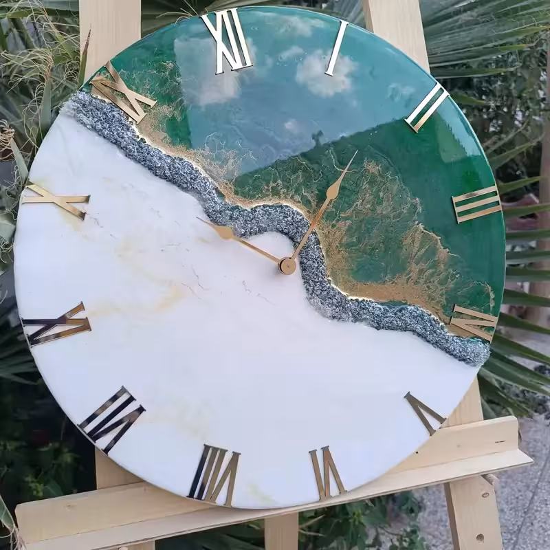 ساعت دیواری رزینی سبز سفید قطر60