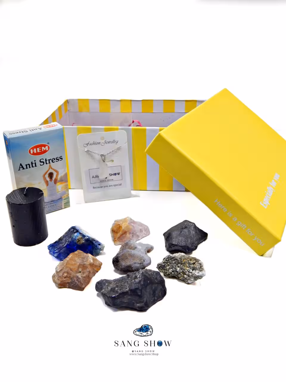 پک هدیه مرداد ماه از سنگهای معدنی بهمراه آویز کریستال کوارتز و پک ویژه Packmo2