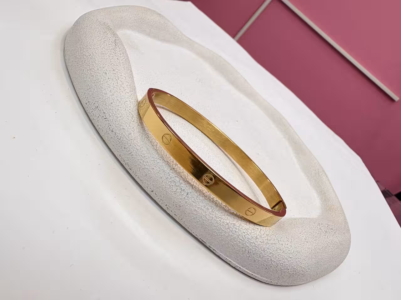 دستبند بنگل طلایی استیل وارداتی