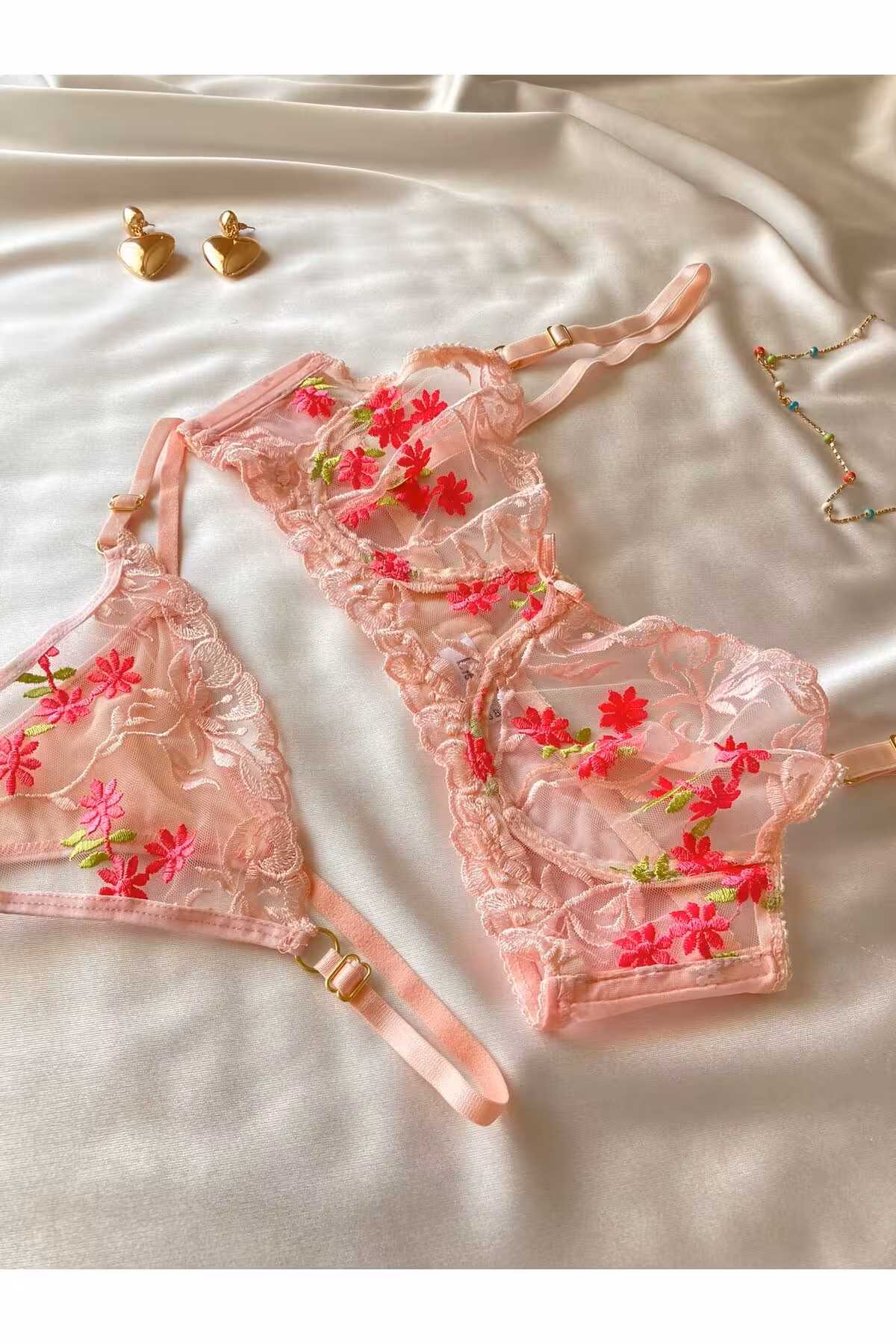 ست شورت و سوتین گلدوزی زنانه