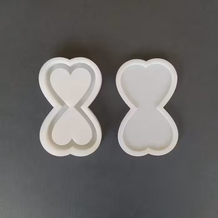 قالب رزین مدل جاکلیدی آکواریومی طرح ساعت شنی قلبی مجموعه 2 عددی