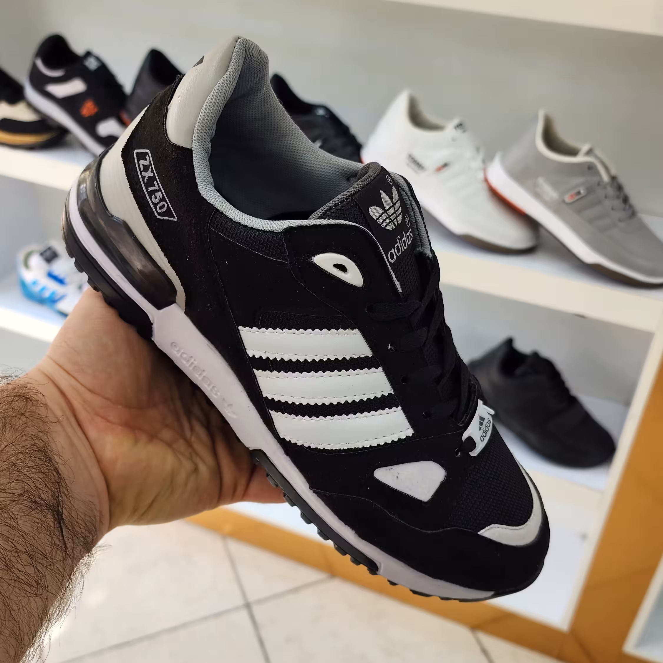 فروش عمده کتونی زنانه زد ایکس 750 سایز 37 تا 40 بصورت کارتن 12 جفتی