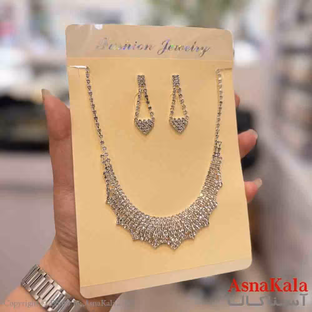 نیم ست زنانه شامل گردنبند و گوشواره استیل مدل جواهری شیک  کد NIM14753W
