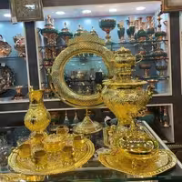 سماور برقی 6 لیتری قلمزنی با روکش آب طلا، به همراه کاسه و بشقاب قلم