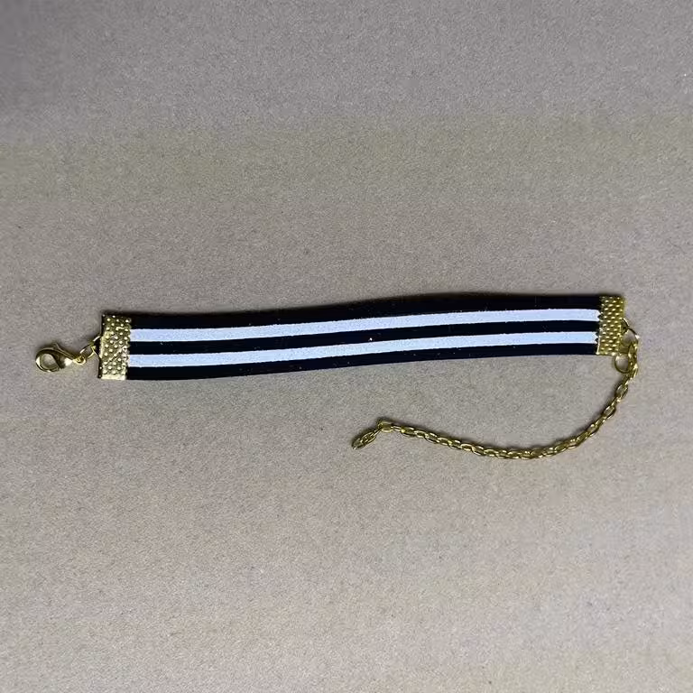 دستبند تریشه چرمی مدل ساده سیاه و سفید با زنجیر تنظیم سایز