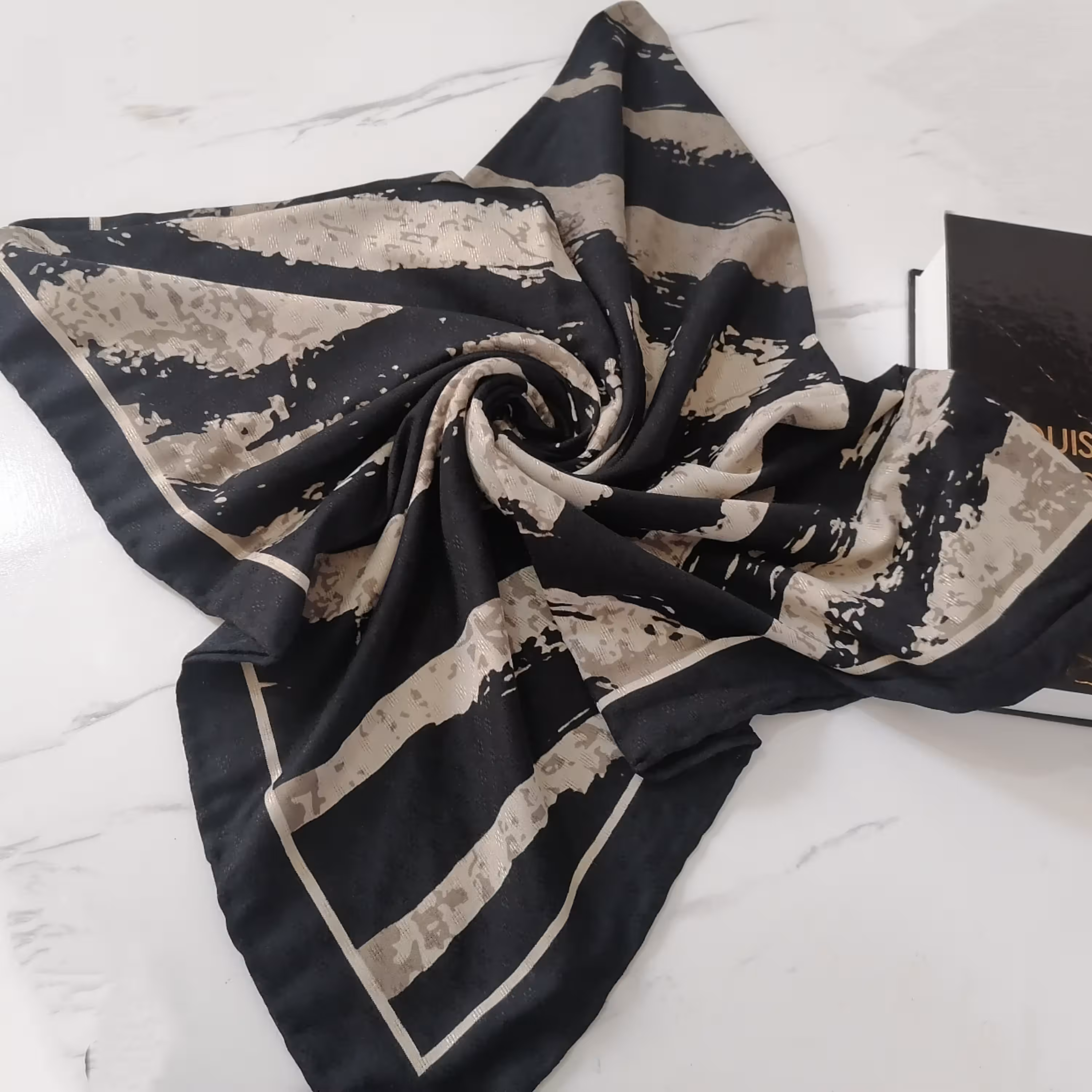روسری نخ گارزا