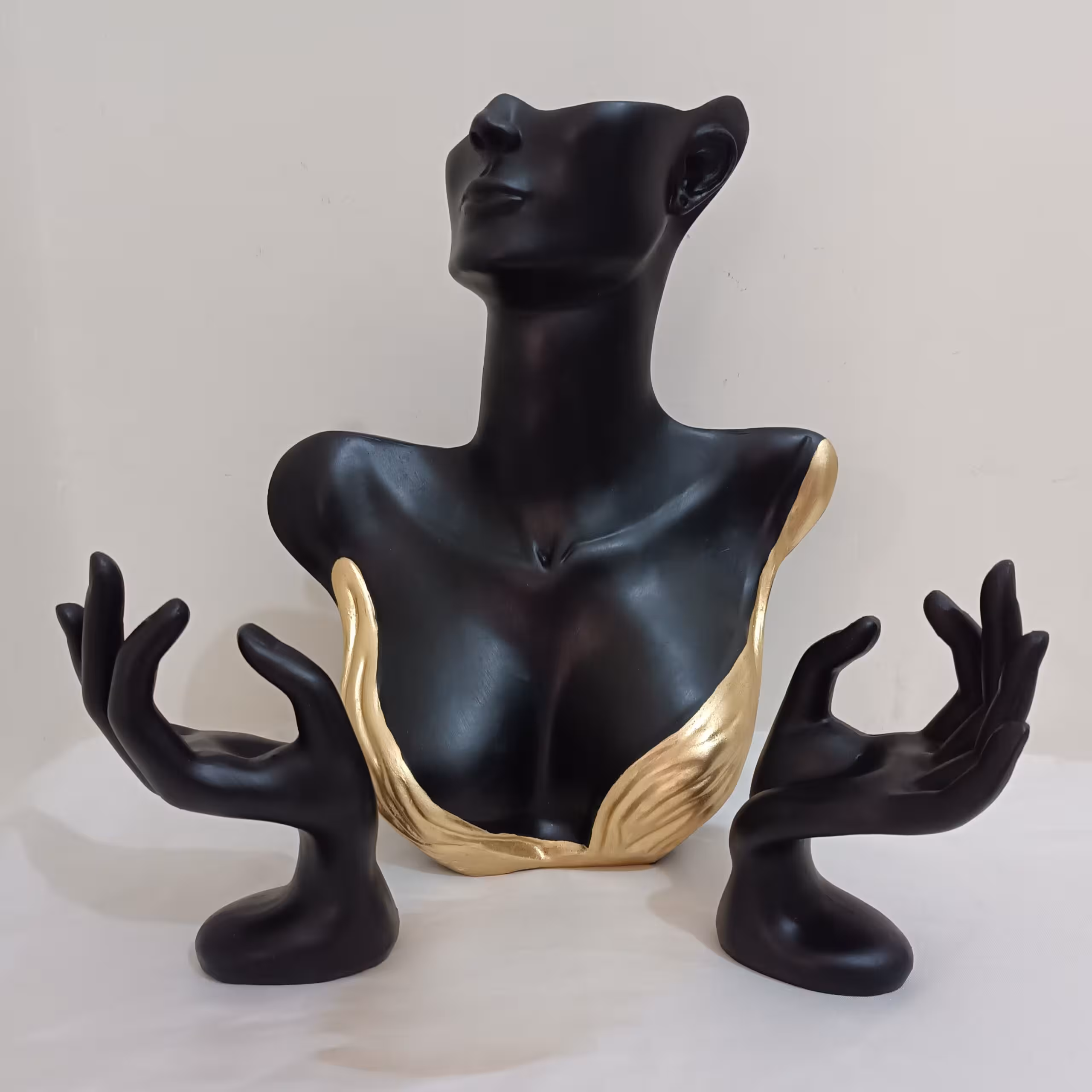 استند طلا و جواهر طرح بانو لیانا همراه دو استند دست