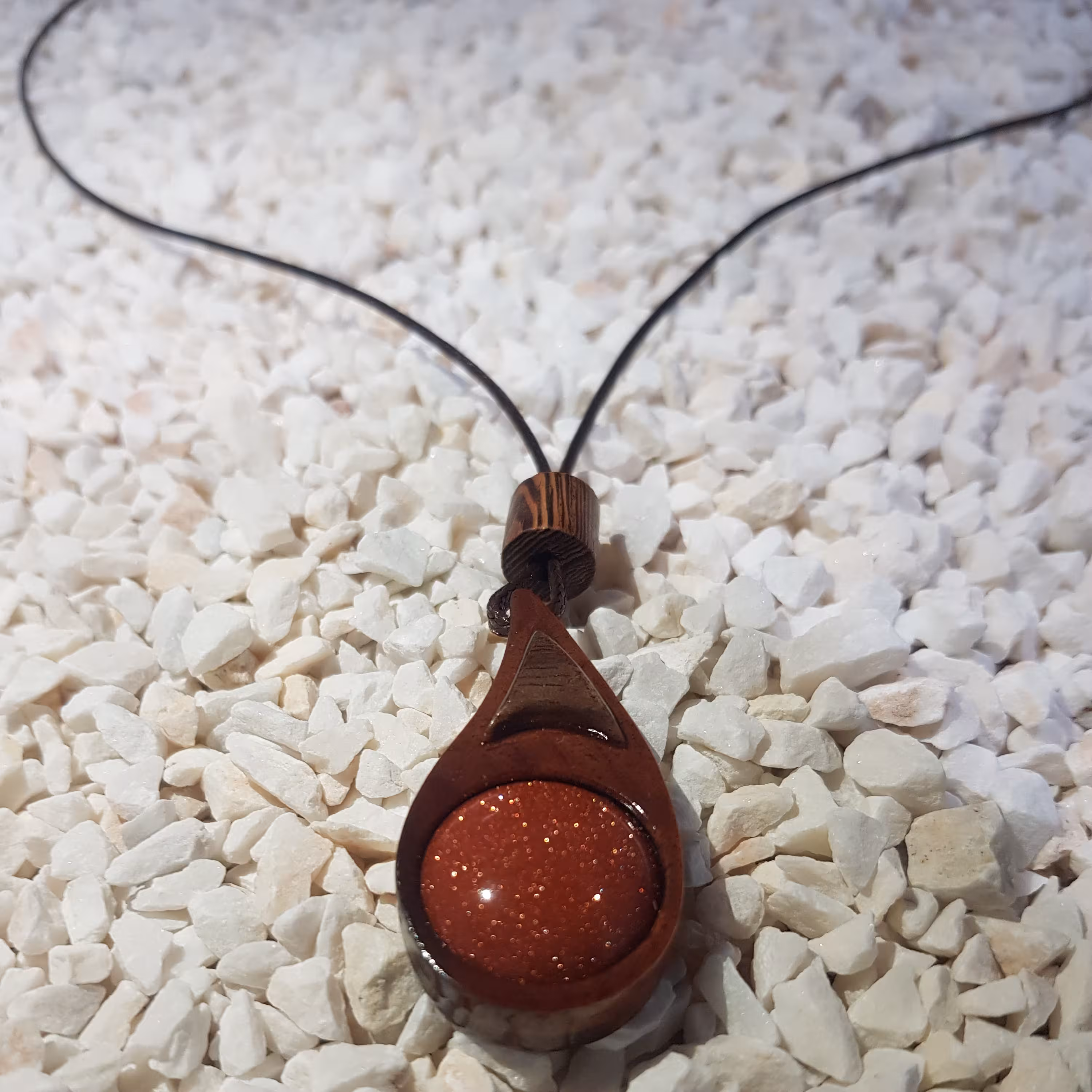 گردن آویز  چوبی دلربا