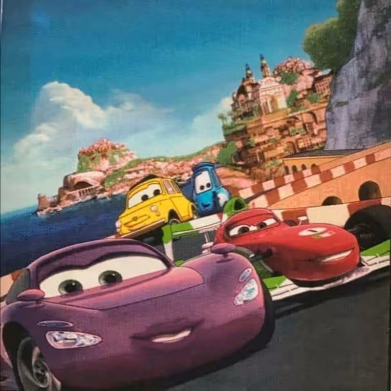 فرش  عروسکی طرح ماشین مک کویین 4 متری - فرش کودک مخصوص اتاق کودک پسرانه - فرش پسرانه اتاق نوجوان طرح ماشین مک کویین