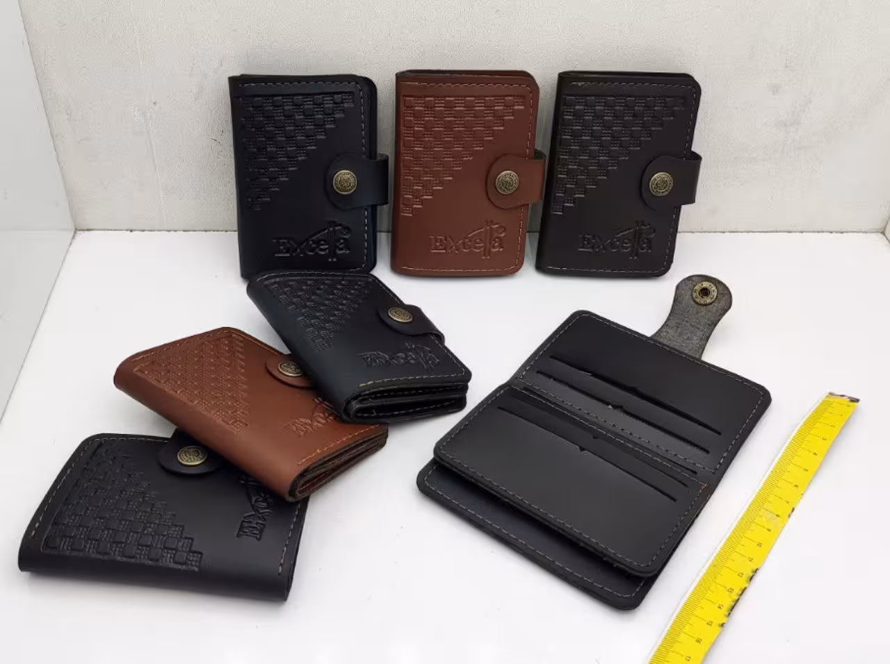 جلد عابر لیزری دکمه دار