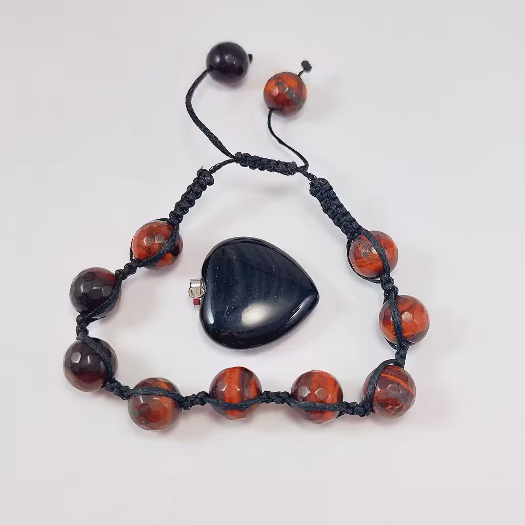 نیم‌ست آویز و دستبند فری‌سایز شامل: دستبند چشم ببر سرخ تراش و آویز اونیکس قلبی (به همراه زنجیر)کد: : M 1098