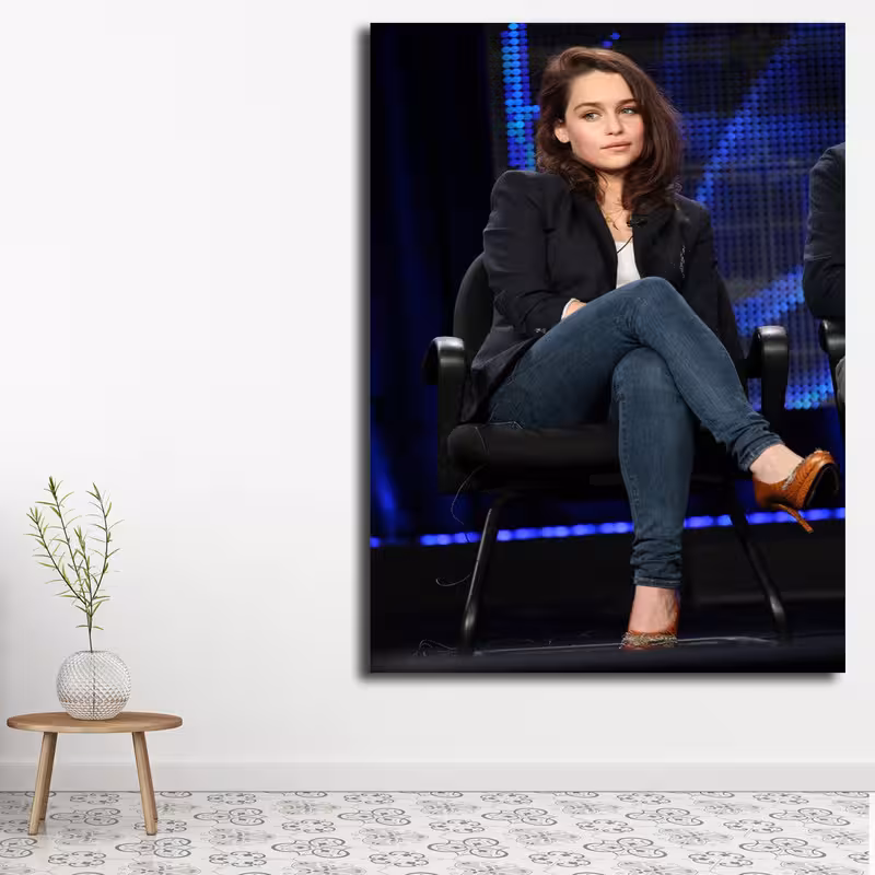 تابلو شاسی مدل امیلیا کلارک کد 28 | دنیای قاب