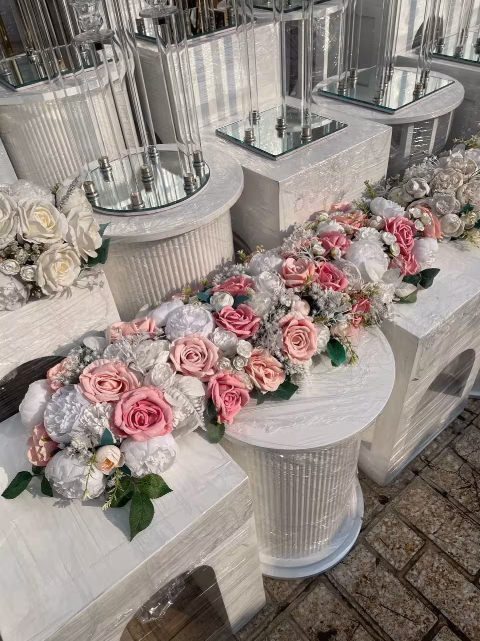 اجاره گل مصنوعی متری (برای جایگاه و ماشین عروس)