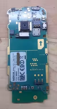 برد نوکیا مدل NOKIA N79 داخل شبکه تعمیر نشده سالم وضعیت ریجستری&#8221; وضعیت سفید و داخل شبکه&#8221; *** فقط بورد خام ***