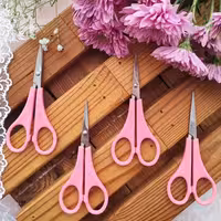 قیچی صورتی کوچک