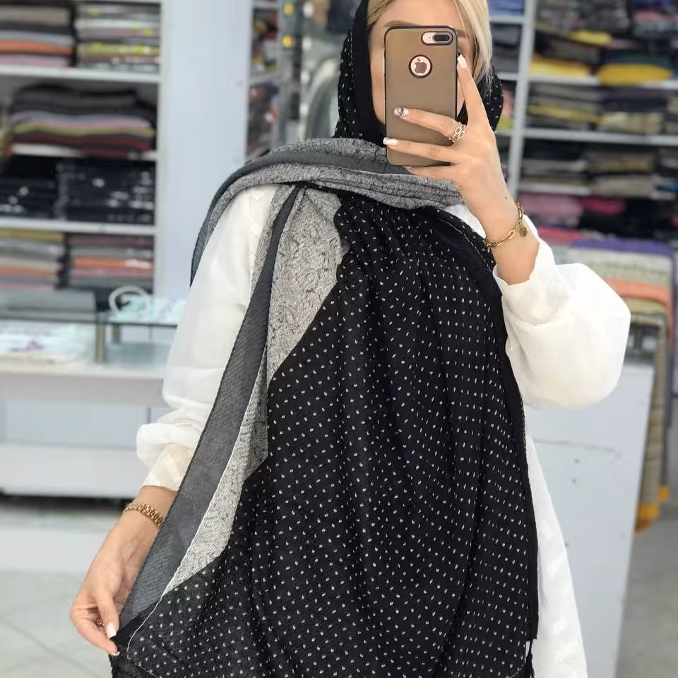 شال پلیسه دورنگ سفید مشکی خاص وارداتی پاییزه