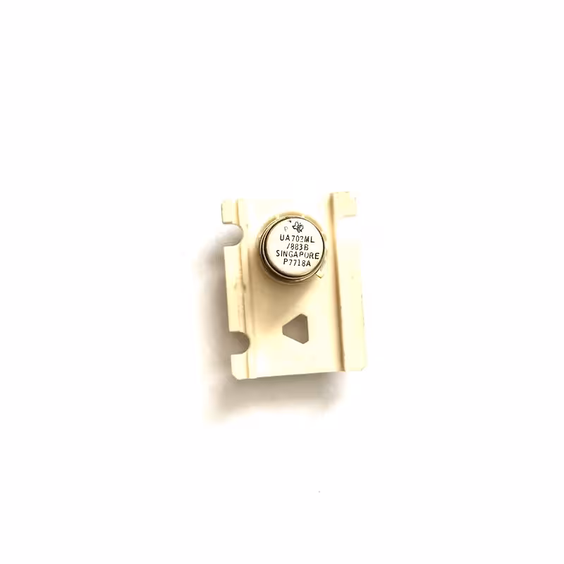 آیسی UA702ML/883B