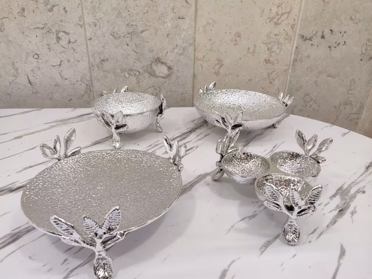 سرویس چهار تیکه پذیرایی المینیومی طرح برگ نقره ای