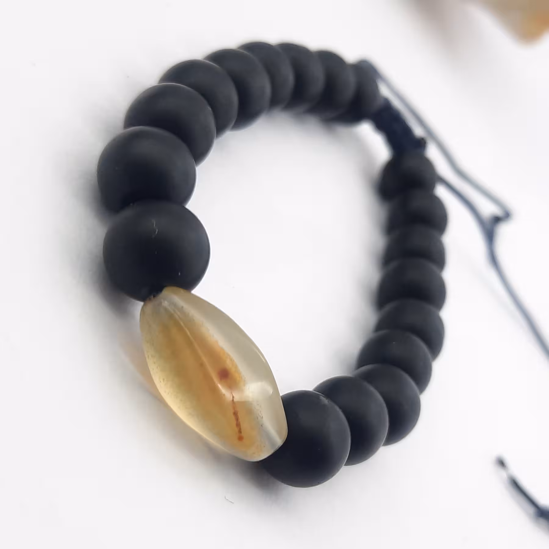 دستبند فری سایز عقیق اونیکس کد د290 مقرون به صرفه لاکچری سایز متوسط