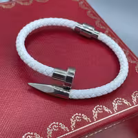 دستبند چرمی میخ کارتیه Cartier