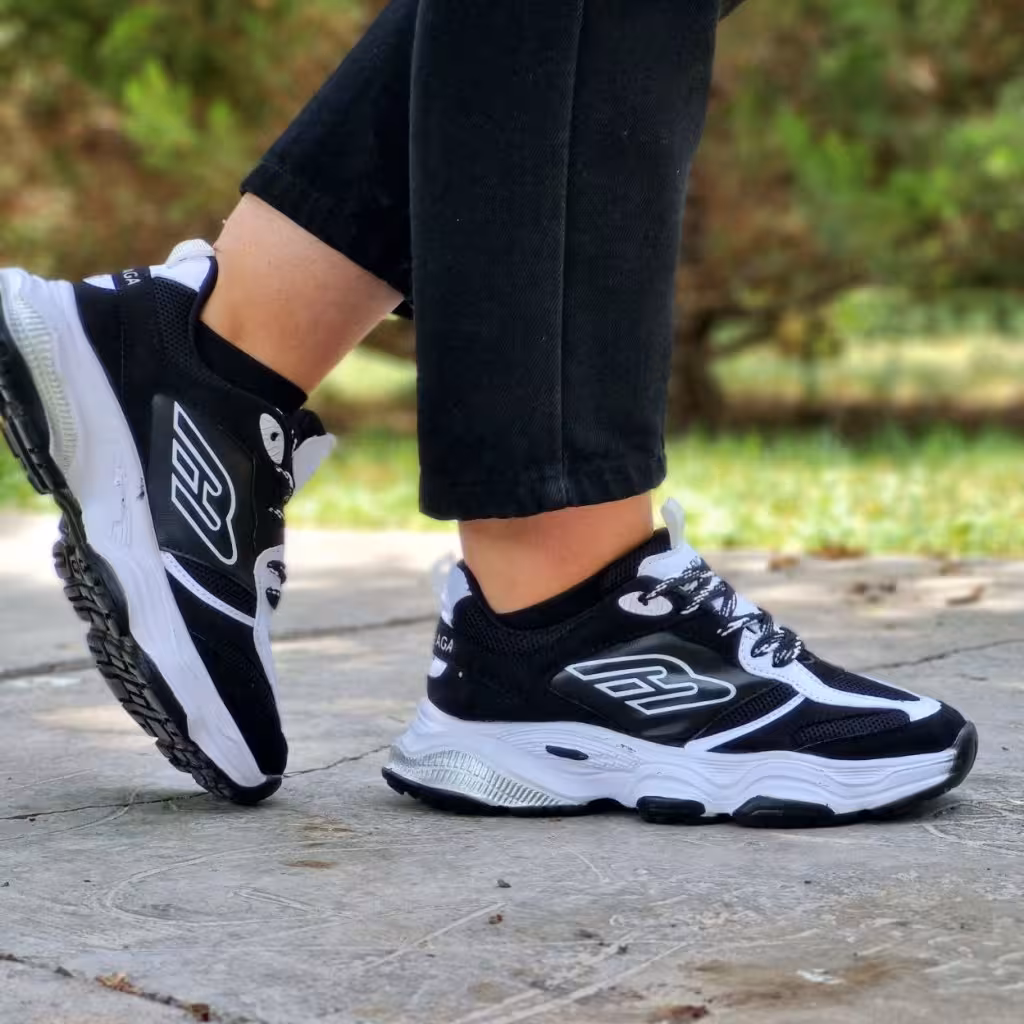 حراج واقعی کفش کتونی اسپرت زنانه و دخترانه مدل بالنسیاگا رنگ مشکی سفید یه کار جدید و مناسب برای باشگاه با ارسال رایگان