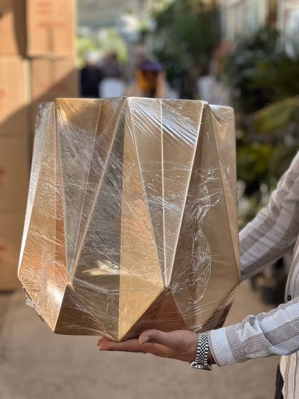 گلدان فایبرگلاس مدل الماس رنگ طلایی