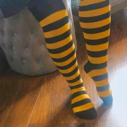 جوراب بالازانو دخترانه و زنانه طرح راه راه زنبوری از برند پاریس