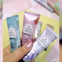کرم مرطوب کننده دست برند لوفمیس با رایحه گل فروش دونه ای