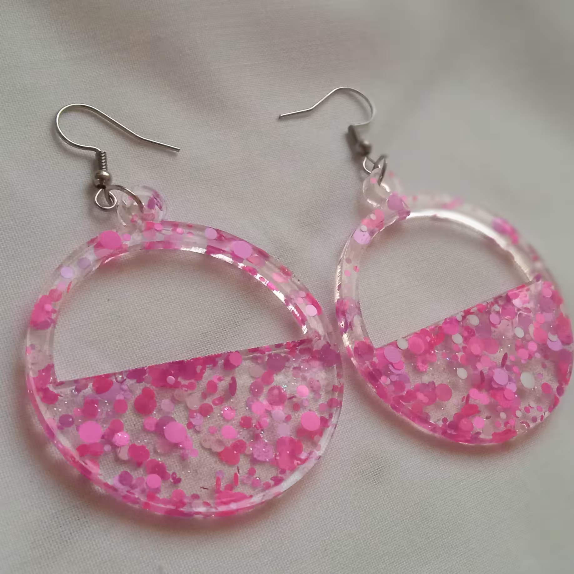 گوشواره رنگی سبک دایره ای رزینی  دخترانه فانتزی شیک براق اکلیلی صورتی سرخابی