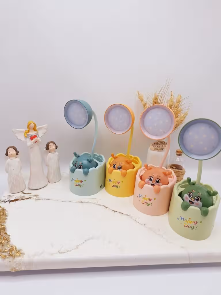 چراغ مطالعه عروسکی شارژی دارای مداد تراش کد 218