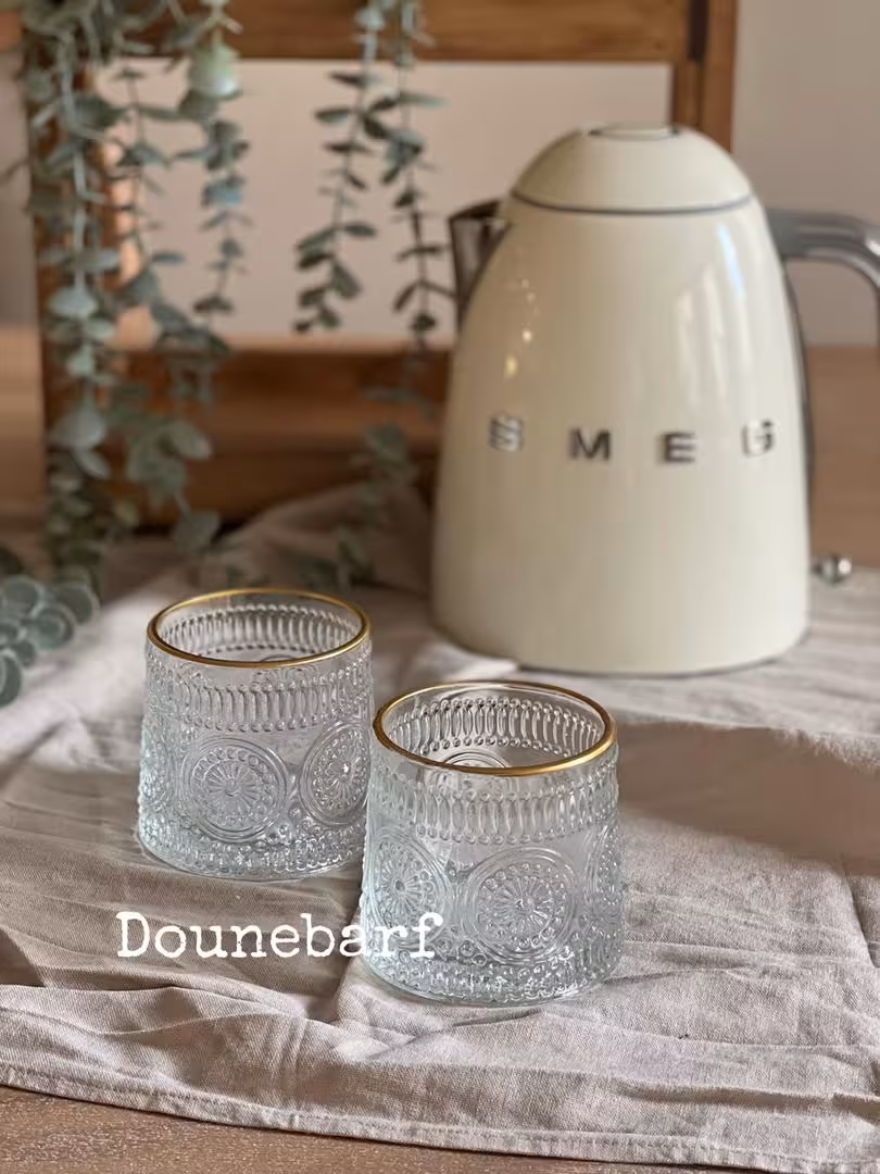 نیم لیوان لب طلایی