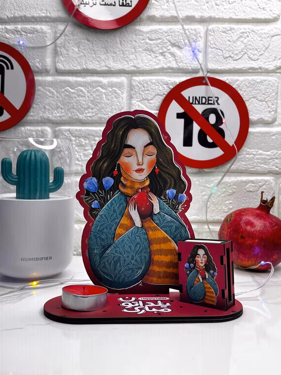 استند چوبی یلدایی به همراه شمع و کبریت و بارکد فال حافظ