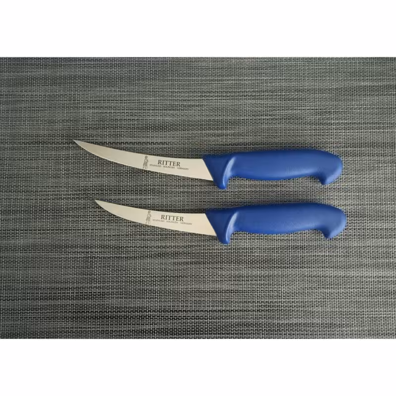 ست چاقوی چربی‌گیری حرفه‌ای Ritter | برند زولینگن (Solingen) | ساخت آلمان | شامل دو چاقو با تیغه فولادی ضدزنگ 13 و 15 سانتی‌متری | رنگ آبی | طراحی ارگونومیک | مناسب برای قصابی، کشتارگاه و آشپزخانه صنعتی | مناسب برای جدا کردن چربی گوشت