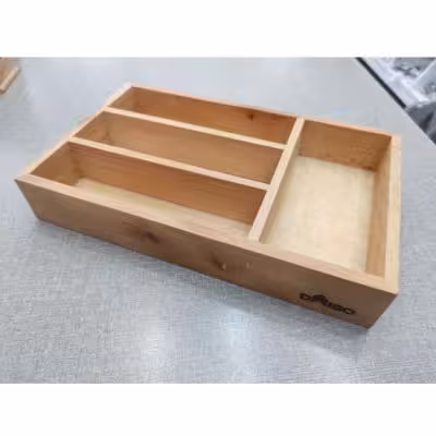 جاقاشقی داخل کابینت چهار خانه چوبی
