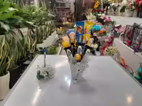 سطل هدیه عروسک روسی زرد و شکلات