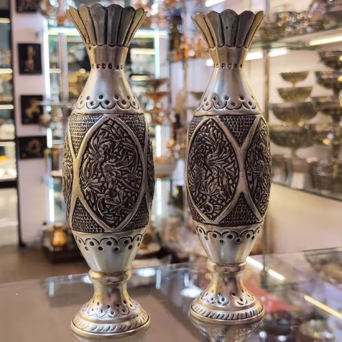 گلدان قلم زنی با آبکاری نقره ، قلم اسلیمی اعلا