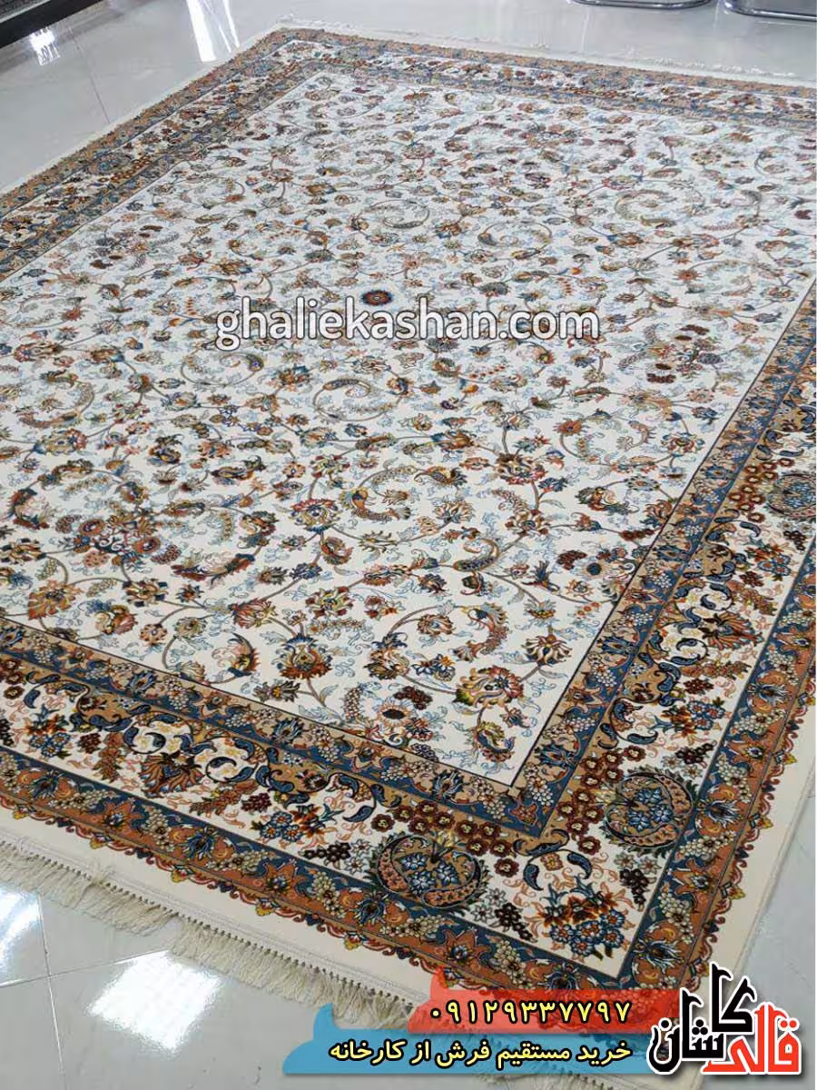 فرش 700 شانه طرح افشان درباری زمینه کرم تاپ کاشان