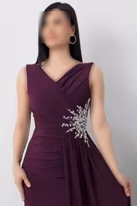 پیراهن شب با خرجکارن قهوه‌ای و چاکدار ECR5301 - 11292
