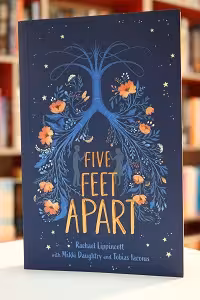 Five Feet apart اثر Rachael Lippincott