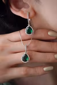 نیمست زمرد مجلل جواهری نقره کد 00629