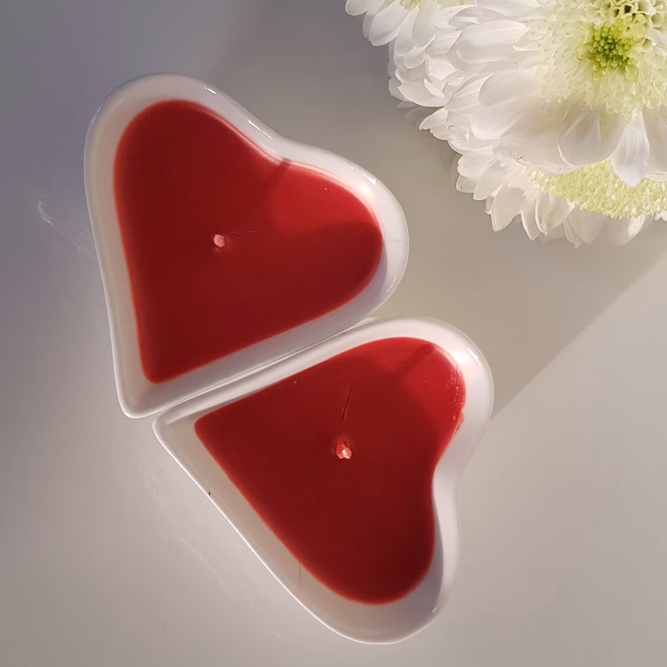 شمع تزئینی و عطری قلبی با ظرف سرامیکی