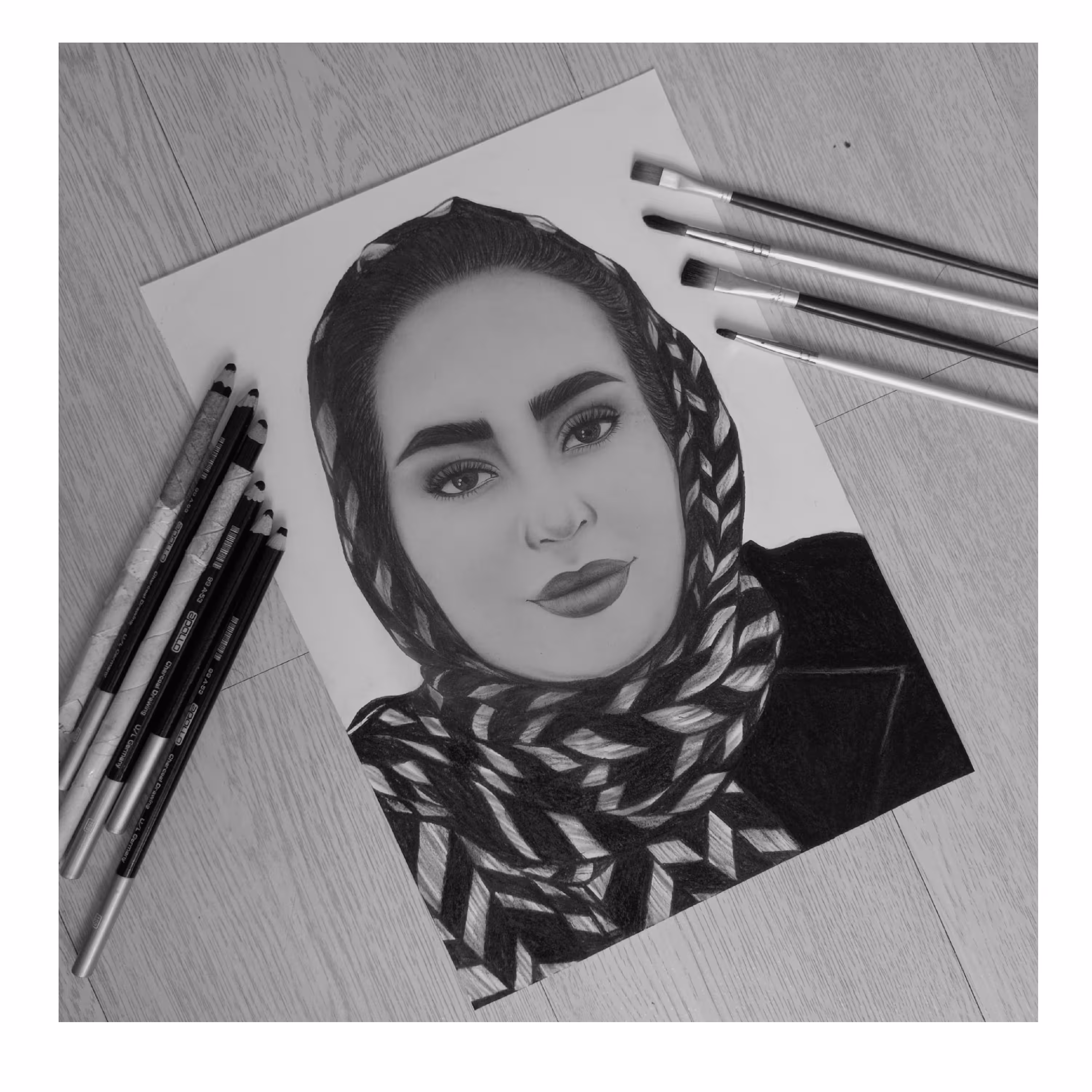 طراحی چهره با تکنیک سیاه قلم روی مقوا اشتنباخ