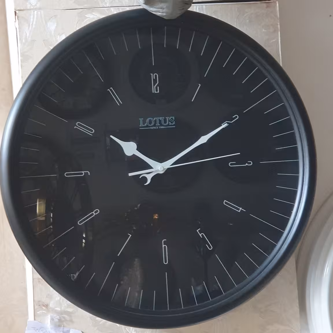 ساعت دیواری چوبی لوتوس مشکی  w251 pearland