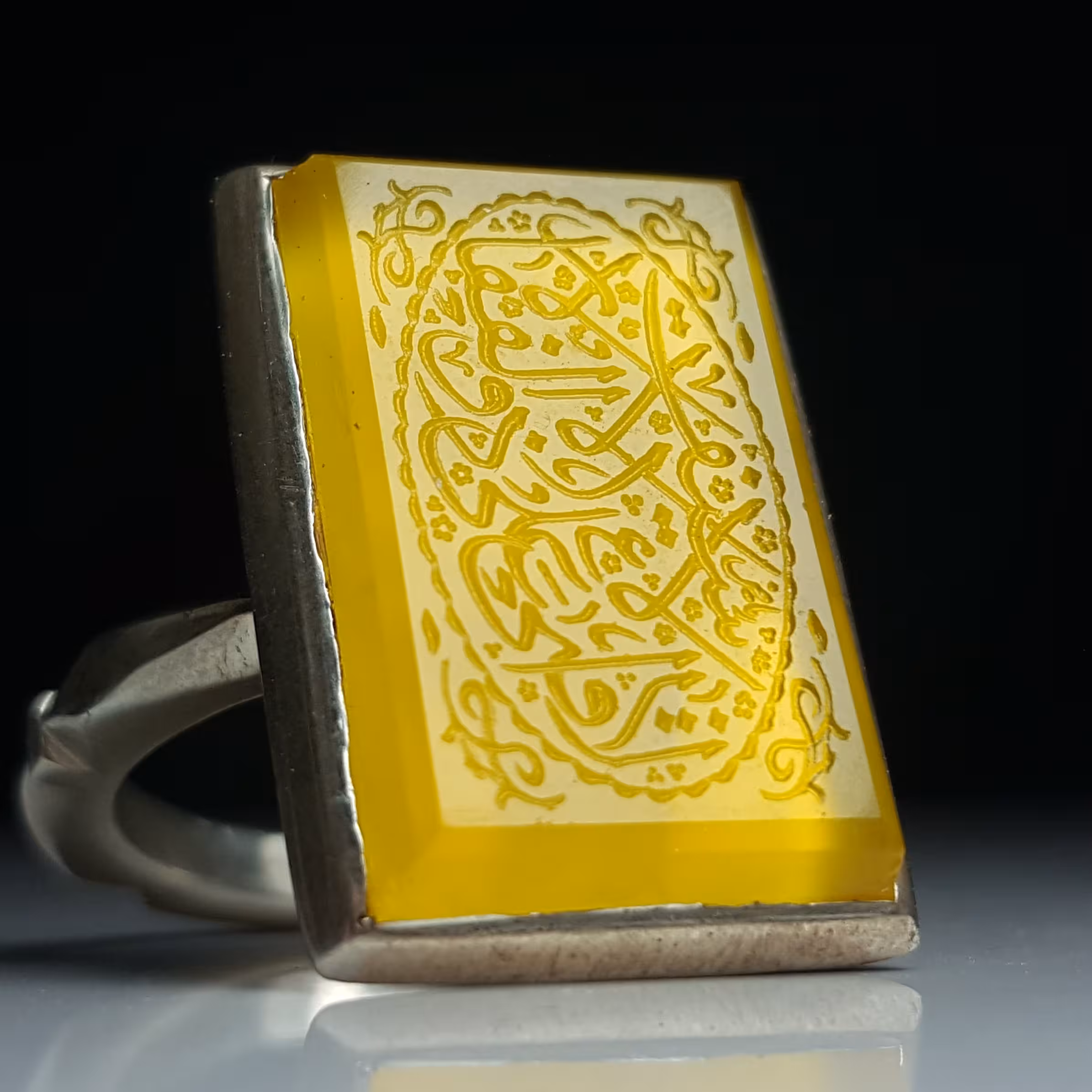 نگین عقیق خطی عقیق زرد 