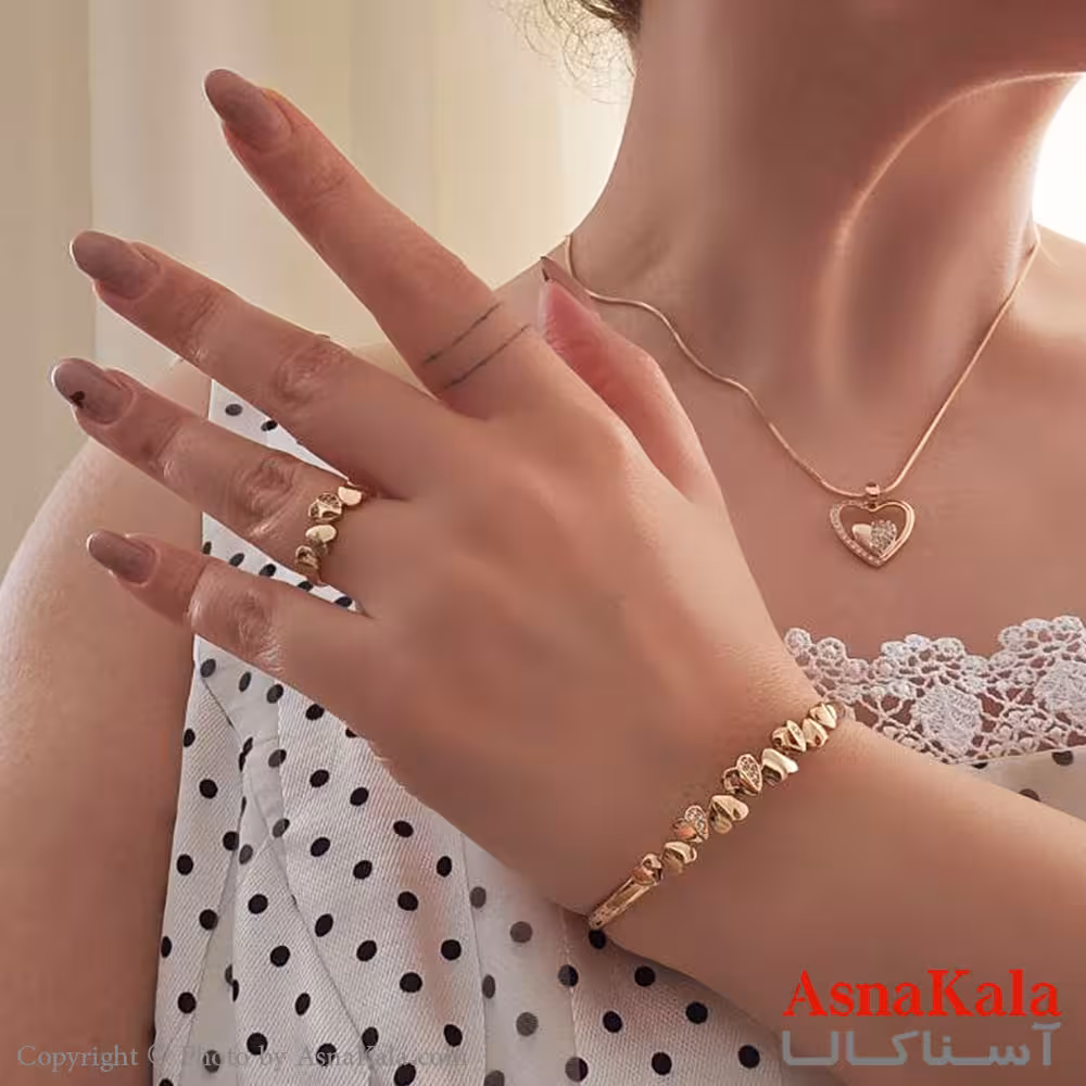 نیم ست زنانه ژوپینگ مدل قلب نگیندار شامل گردنبند،دستبند،انگشتر طرح طلا کد NIM14482W