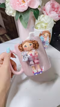 ماگ دخترانه با طرح خمیری برجسته
