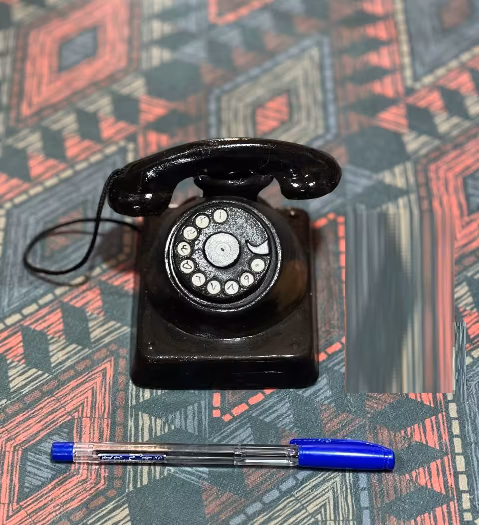 تلفن مشکی سفالی