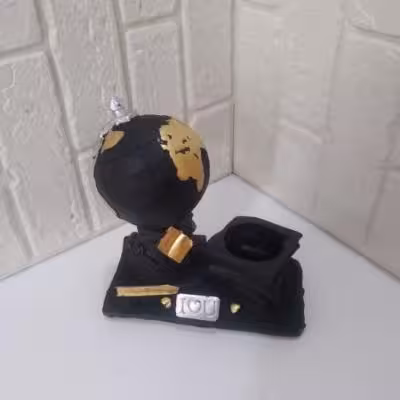 مجسمه جهان گرد